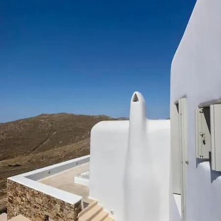 וילה Calithenean